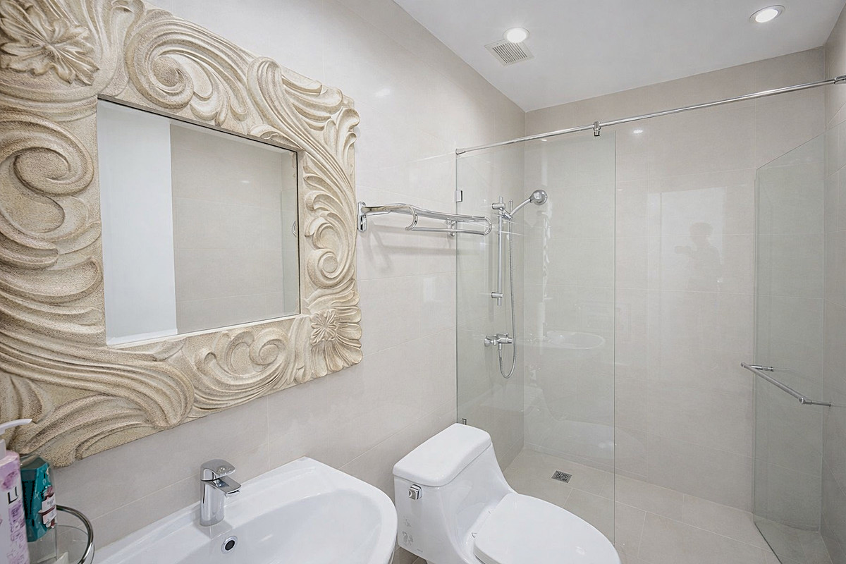 For RentTownhomeSukhumvit, Asoke, Thonglor : Townhouse in a private compound with a peaceful, green environment, located near BTS & MRT Asok ** NO CO-AGENT ** 