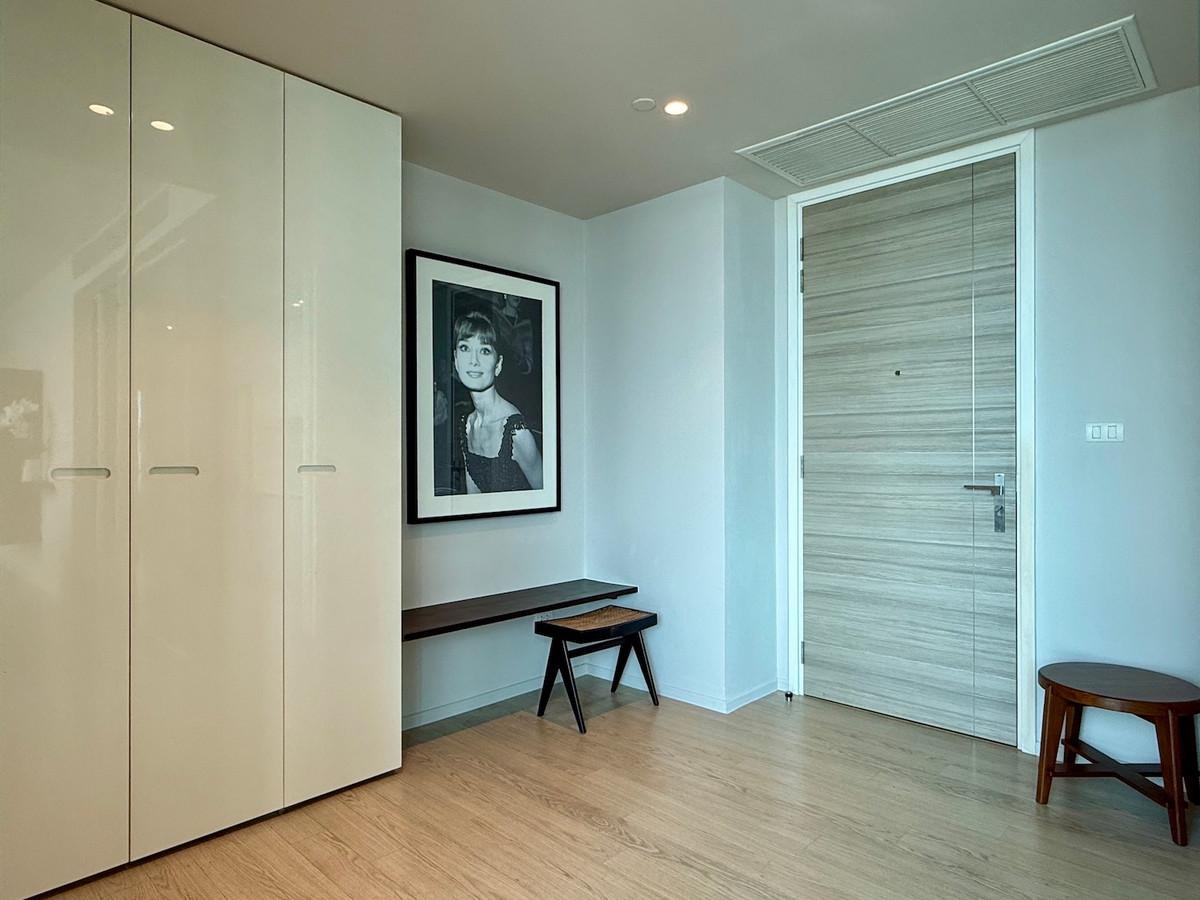 ให้เช่าคอนโดสุขุมวิท อโศก ทองหล่อ : คอนโด 2 ห้องนอนสไตล์โมเดิร์น ย่านอโศก สุขุมวิท กรุงเทพฯ ใกล้สถานี BTS และ MRT