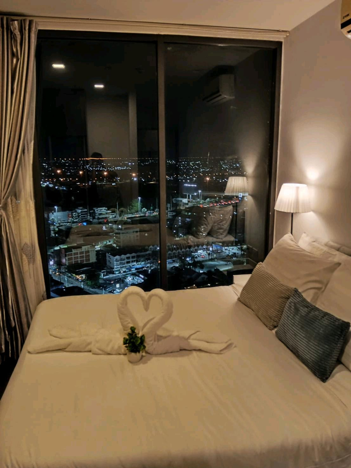 ให้เช่าคอนโดพัทยา บางแสน ชลบุรี สัตหีบ : Posh Pattaya​ ห้องมุม วิวทะเล+city