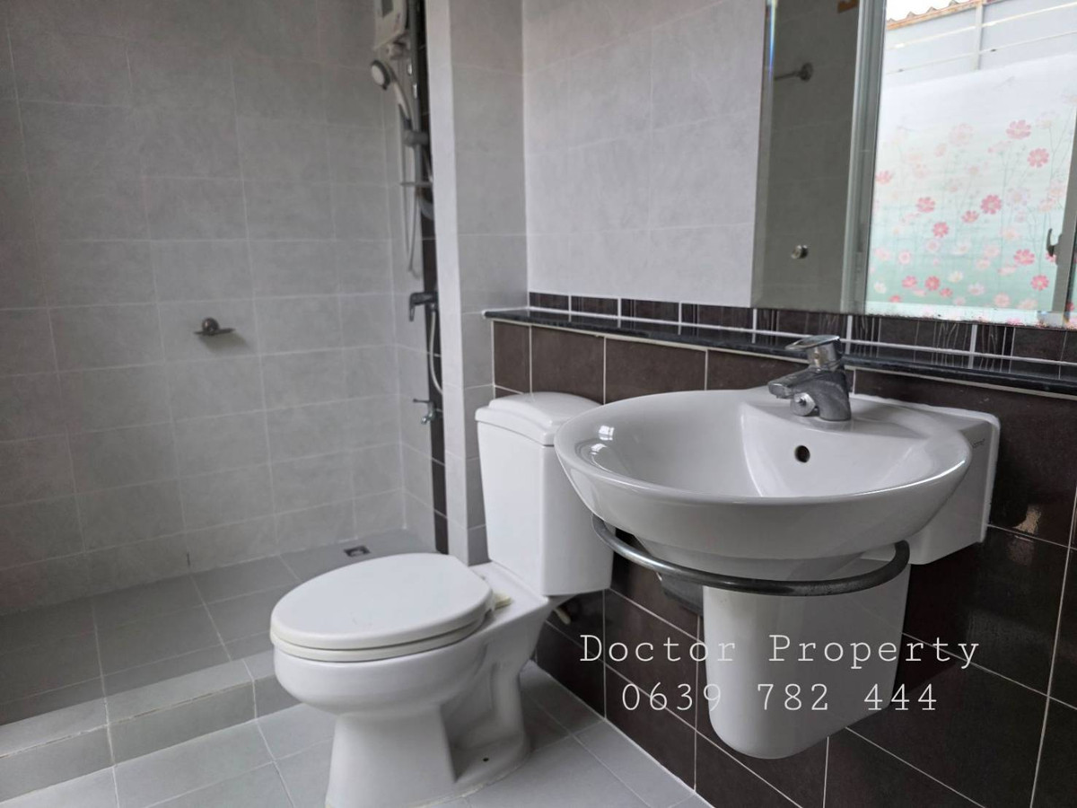 For RentTownhomeLadkrabang, Suwannaphum Airport : 🚗 Minutes to CBD & Airport – Prime Location Townhome 3 Storey Town Home for RENT in The Metro Rama9 – a 18.8 Sq.w. 3 bed 3 bath Fully Furnished & Move-in Ready.