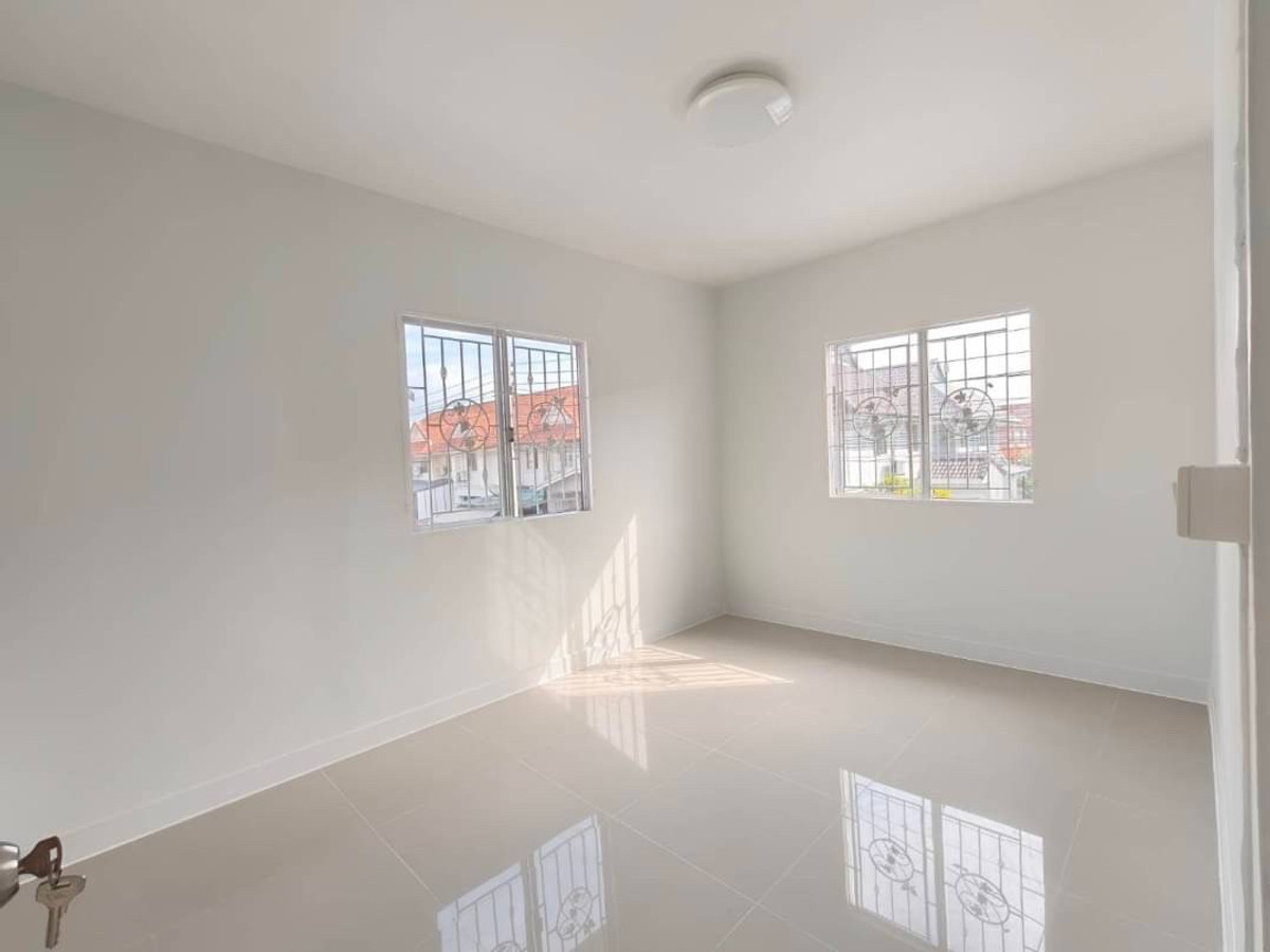 ขายทาวน์โฮมนนทบุรี บางใหญ่ บางบัวทอง : ขายทาวน์เฮ้าส์พฤกษา 33 วัดลาดปลาดุก หลังมุม 22 ตร.ว. แต่งใหม่พร้อมเฟอร์ฯ ฟรีโอน