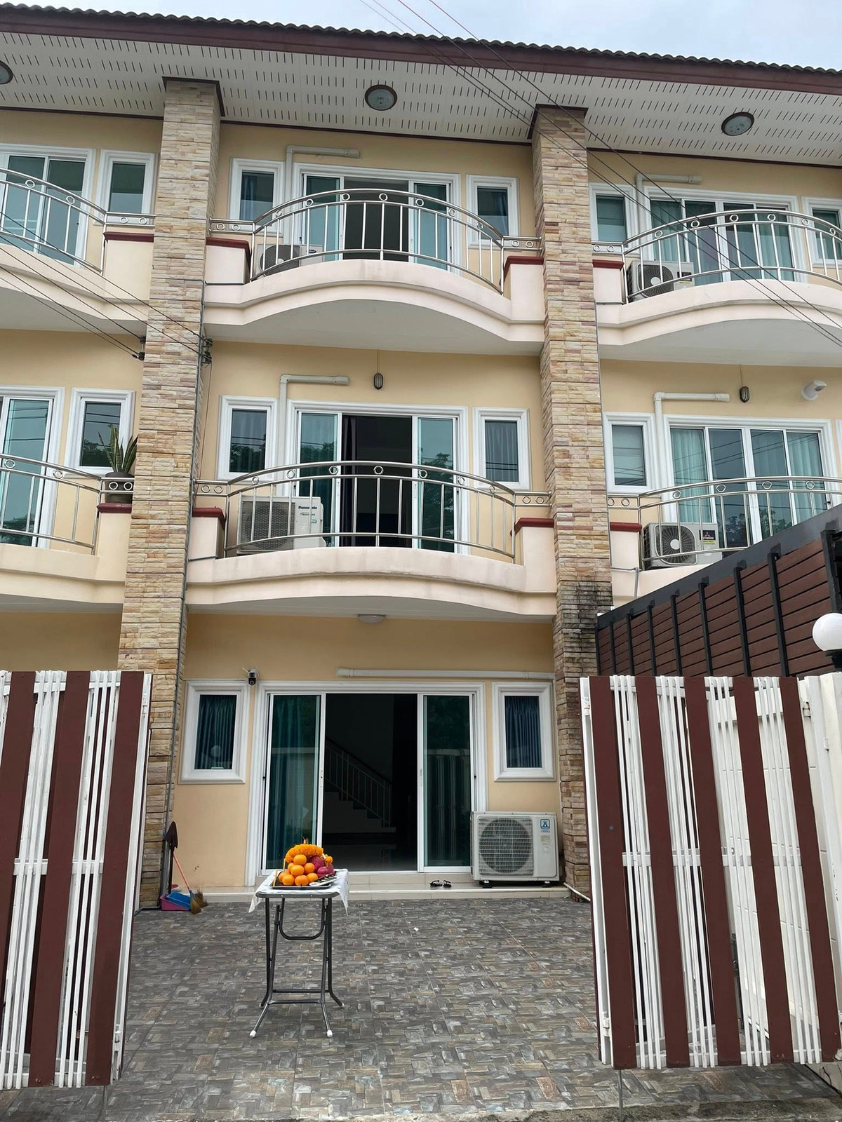 ให้เช่าลาดพร้าว101 แฮปปี้แลนด์ : #E409🎉070469 ให้เช่าบ้าน ทาวน์โฮม SVCITYHOME LADPHRAO101