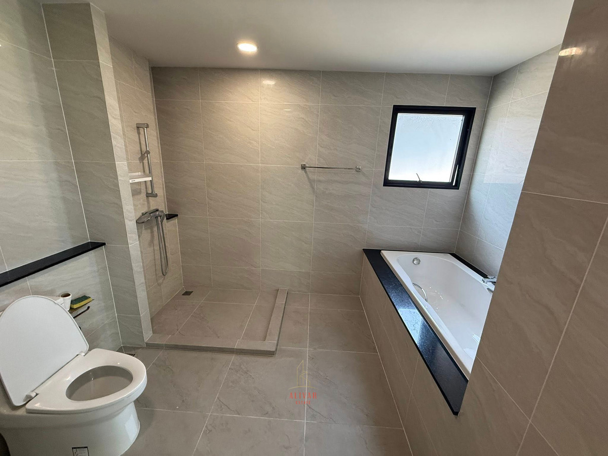 ให้เช่าบ้านบางนา แบริ่ง ลาซาล : RH040126 ให้เช่า บ้านเดี่ยว 2 ชั้น แปลงมุม 4 ห้องนอน at Britania Bangna-Srivaree