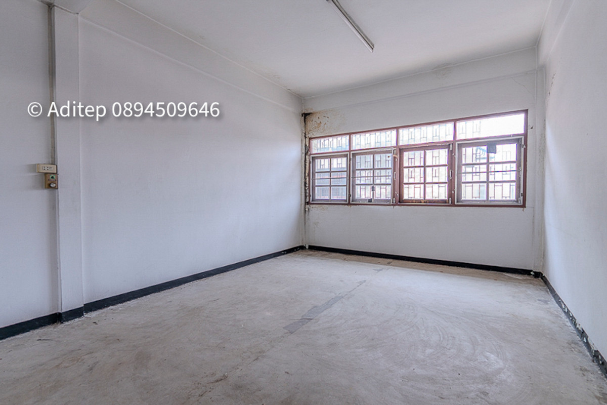 For SaleShop HousePinklao, Charansanitwong : Commercial building for sale on Thonburi side, 3 and a half floors, 22.2 sq m., walk to MRT Charan 13, only 150 meters | Soi Commerce Thonburi 4