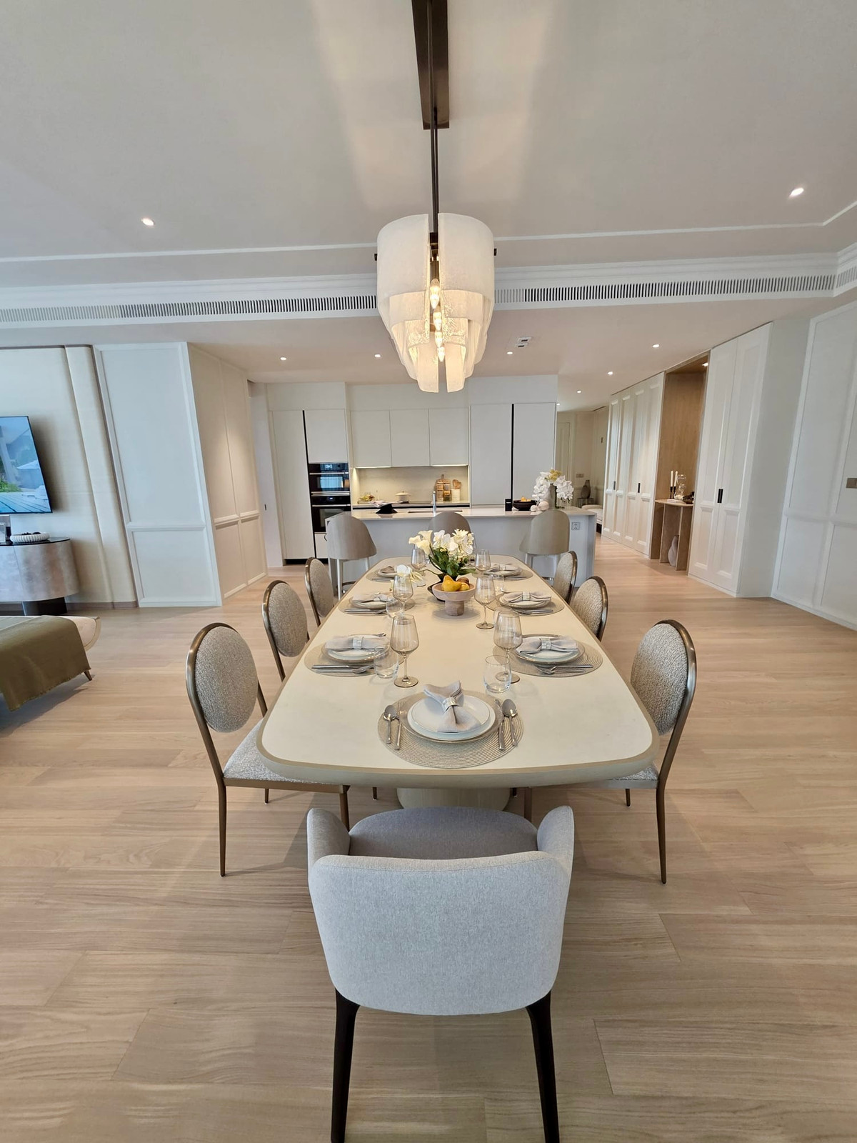 For SaleCondoSukhumvit, Asoke, Thonglor : Intercontinental Residences Bangkok Asoke: 3bed 3.5bath 193sqm. with maid and laundry area 63,800,000 Am: 0656199198