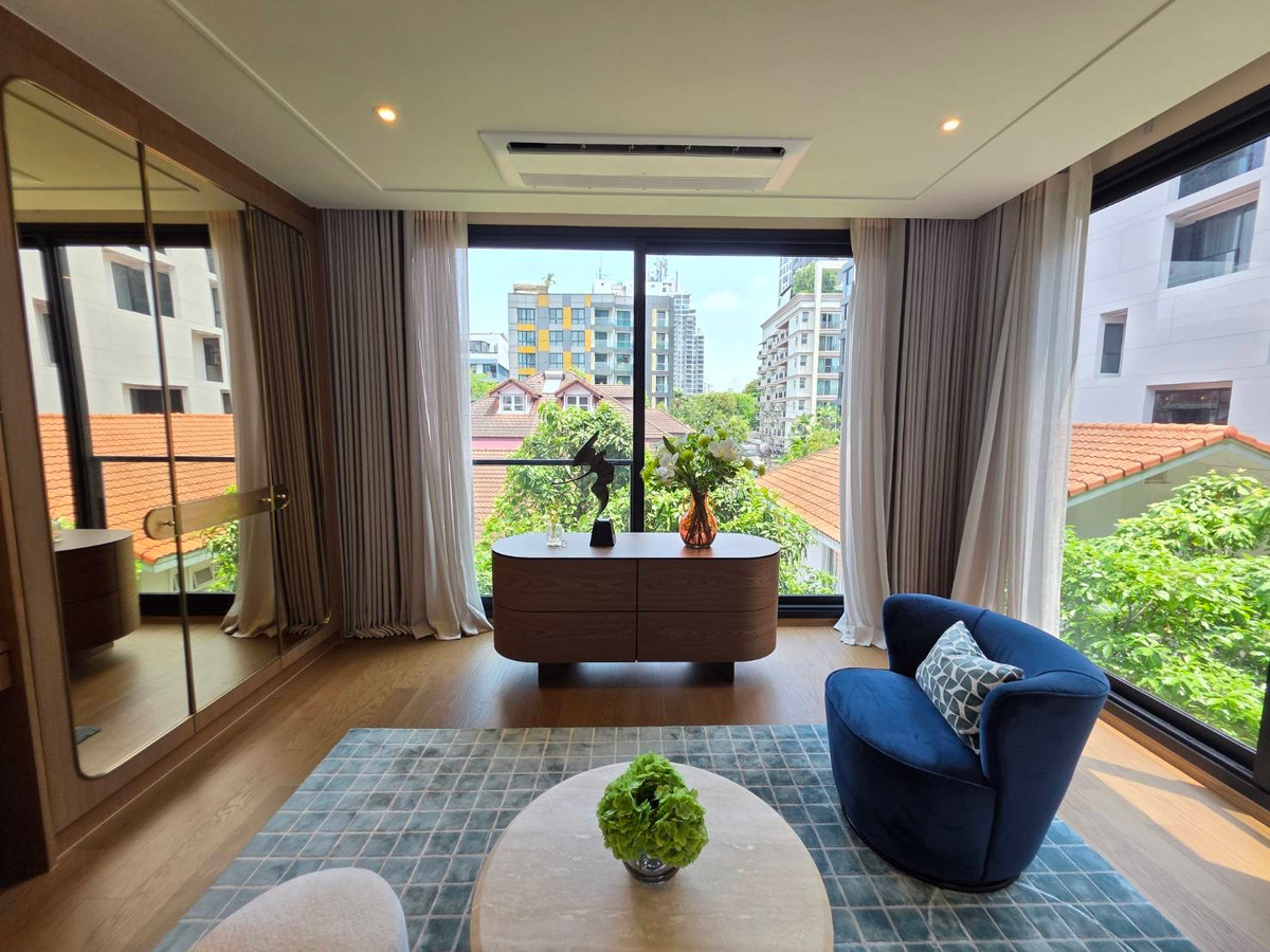 For SaleCondoSukhumvit, Asoke, Thonglor : Via 34 (Sukhumvit 34): 3bed 3bath 146.25sqm. from 40 million corner unit Am: 0656199198