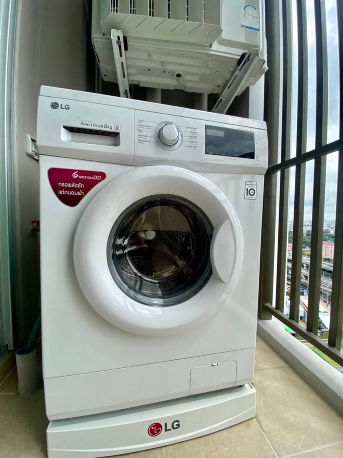 For RentCondoRama9, Petchburi, RCA : Condo for rent, Supalai Veranda Rama 9, Building A, 18th floor, Room 367, size 39 sq m.
Premium grade furniture, complete, ready to move in 
Rent 17,500 baht/month. If interested, contact 0917519869.
line: pengiphone