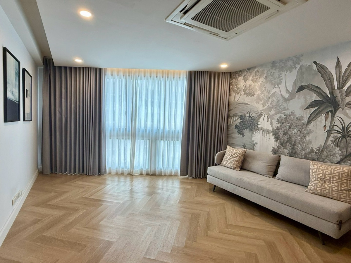For RentCondoSukhumvit, Asoke, Thonglor : Newly Renovated/ Spacious 3 Bedrooms in Phrom pong ✨