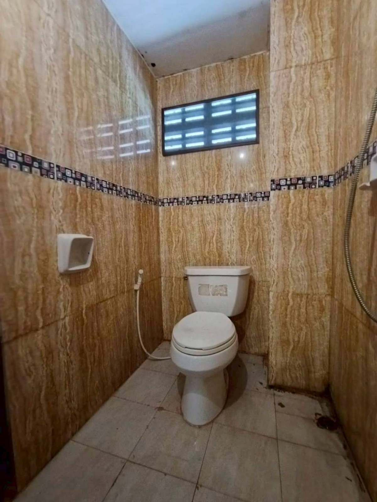 ขายอาคารพาณิชย์ปทุมธานี รังสิต ธรรมศาสตร์ : อาคารพาณิชย์ 3 ชั้น หมู่บ้านพูลผล ถนนพหลโยธิน ตำบลคูคต อำเภอลำลูกกา จังหวัดปทุมธานี