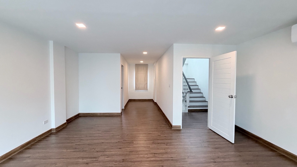 ให้เช่าอ่อนนุช อุดมสุข : บ้าน 3 ชั้น ตกแต่งสวยงาม ให้เช่า ย่านอ่อนนุช-ศรีนครินทร์ ใกล้ปิงมาร์เช่ปาร์ค เพียง 800 เมตร