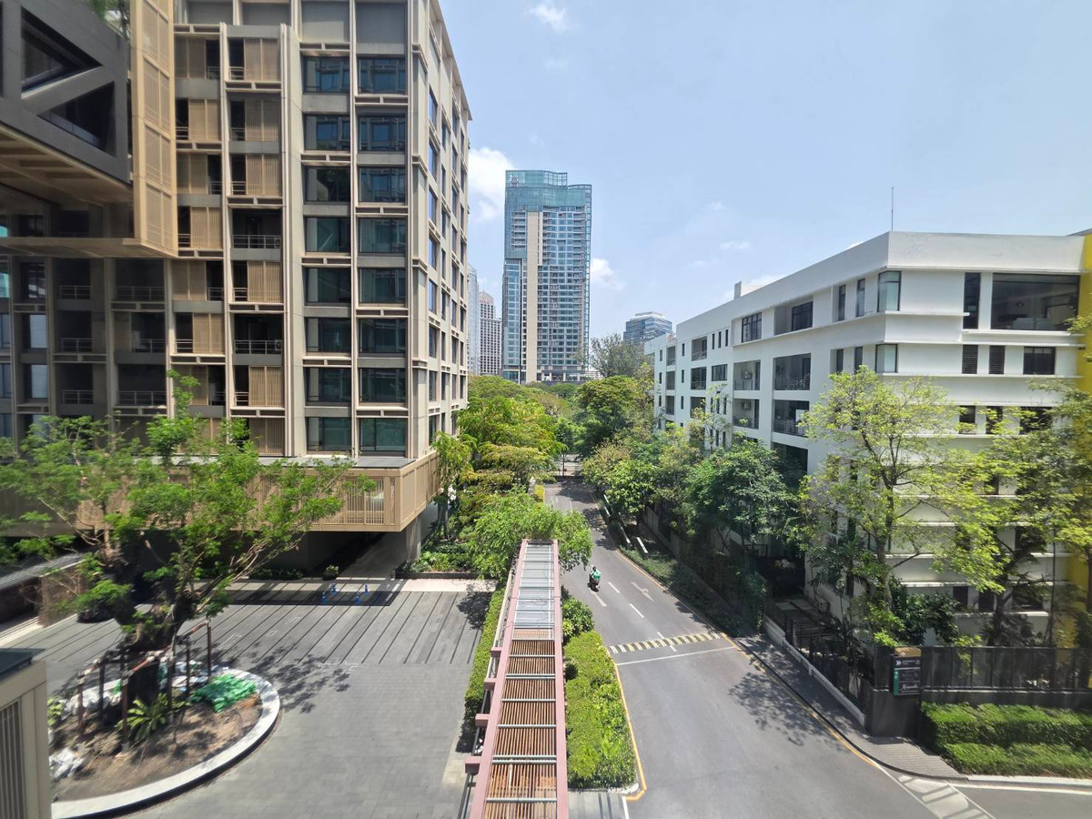 For RentCondoWitthayu, Chidlom, Langsuan, Ploenchit : Sindhorn Residence: 75sqm. 1bed 1bath 75,000/mth. Rare Corner unit Am: 0656199198