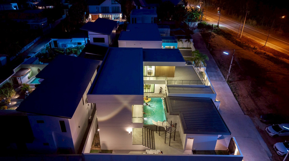 ให้เช่าพัทยา บางแสน ชลบุรี สัตหีบ : บ้านเดี่ยวพูลวิลล่า ถนน ซากแง้ว / 5 ห้องนอน (เช่า), Detached House Pool Villa Sak Ngaew Road / 5 Bedrooms (FOR RENT) AM023