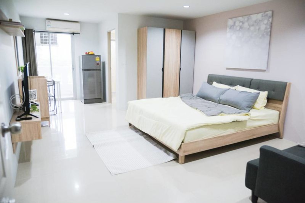 ขายคอนโดรัชดา ห้วยขวาง : ขายคอนโด Grand Park Town เหม่งจ๋าย-รัชดา เฟอร์นิเจอร์และเครื่องใช้ไฟฟ้าครบ ตกแต่งพร้อมเข้าอยู่  เดินทางสะดวก ใกล้ MRT ห้วยขวาง เหมาะทั้งอยู่เองและลงทุนปล่อยเช่า-SW000053