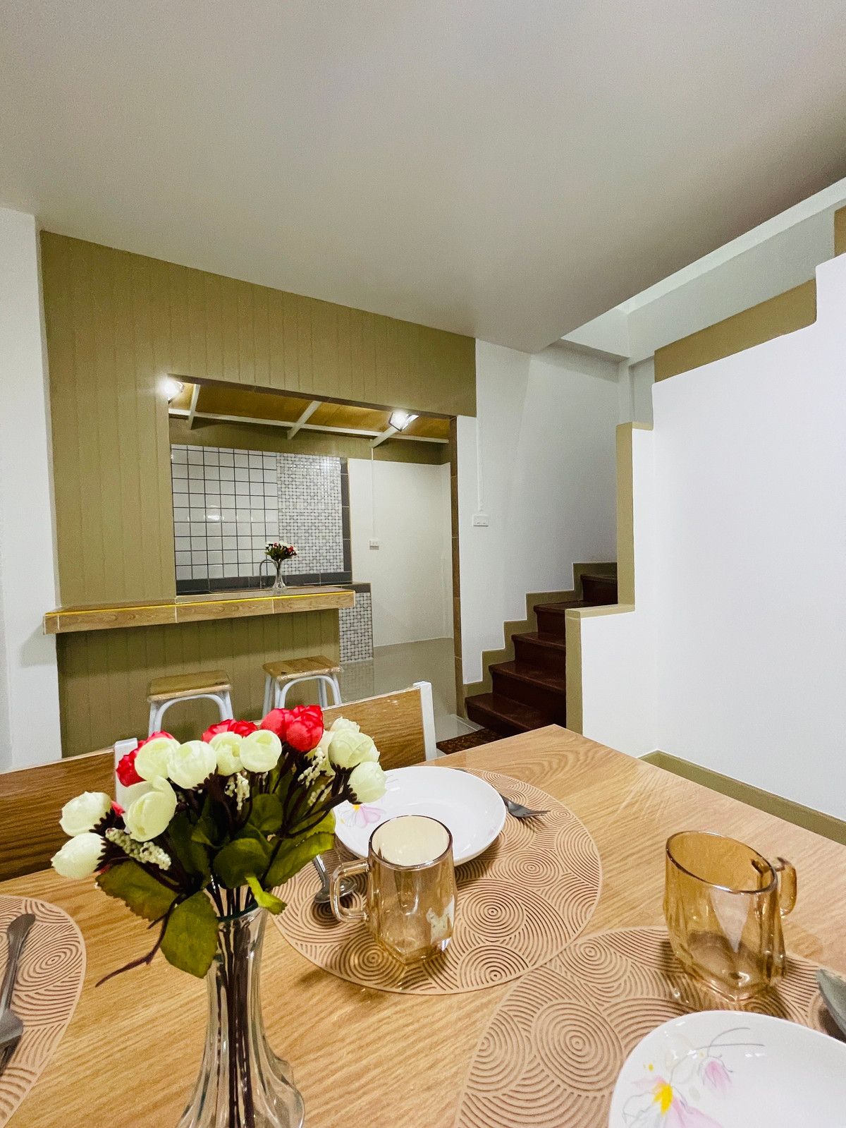 ขายทาวน์โฮมนนทบุรี บางใหญ่ บางบัวทอง : ขายทาวน์เฮ้าส์ร่มเงาไม้ วัดลาดปลาดุก หลังมุมติดถนนเมน 16 ตร.ว. ค้าขายได้ ฟรีโอน