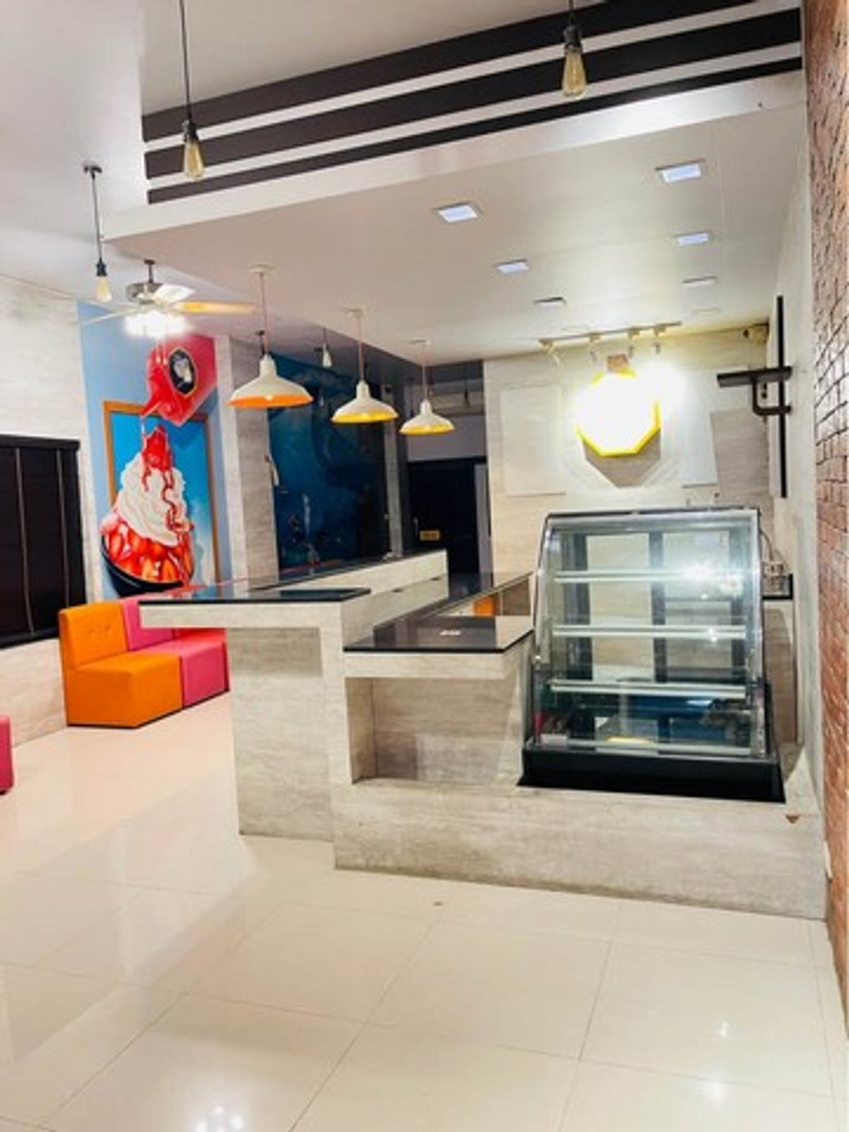 For RentShop HouseSamut Prakan,Samrong : HR3341 Commercial building for rent, 3 floors, beautifully decorated, ready to do business & Residential, can enter and exit in many ways, near Mega Bangna.