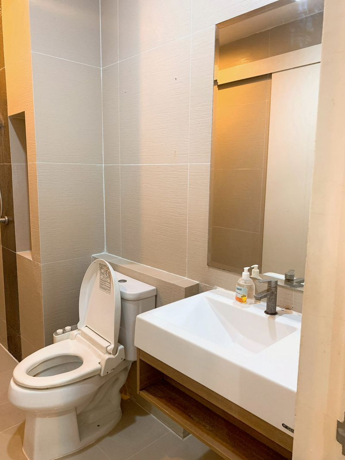 ให้เช่าคอนโดลาดพร้าว101 แฮปปี้แลนด์ : ให้เช่าและ ขายถูกคอนโด แฮปปี้ ลาดพร้าว 101 HAPPY CONDO Ladprao 101 ขนาด 40 ตรม. 1 นอน   1 น้ำ   ชั้น 2 อาคาร G  ห้องสวย พร้อมเฟอร์ ใกล้ รถไฟฟ้าสายสีเหลือง