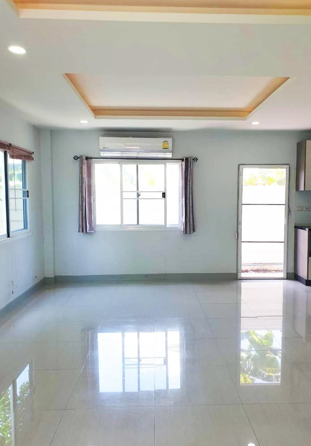 ให้เช่าบ้านสมุทรปราการ สำโรง : ให้เช่า บ้านแฝด 2 ชั้น ม.เมอริทแกรนด์ สุวรรณภูมิ บ้านสวย สภาพดี พร้อมอยู่ ทำเลดี เข้า-ออกได้หลายทาง ราคา 16,000 บาท