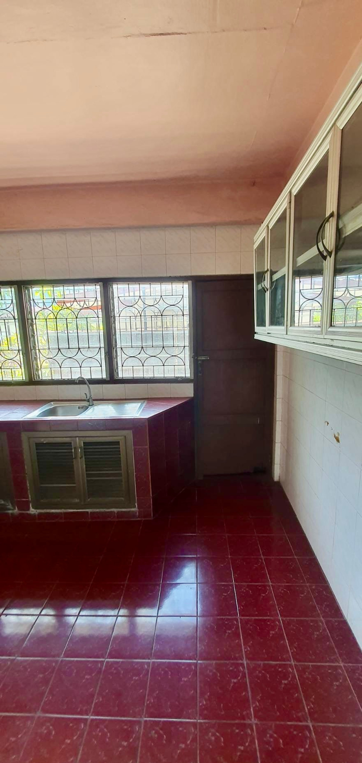 For SaleShop HouseOnnut, Udomsuk : Commercial building, 2 units, Soi Sukhumvit 101/1 / 6 bedrooms (for sale), Commercial Building Sukhumvit 101/1 / 6 Bedrooms (FOR SALE) GNG048