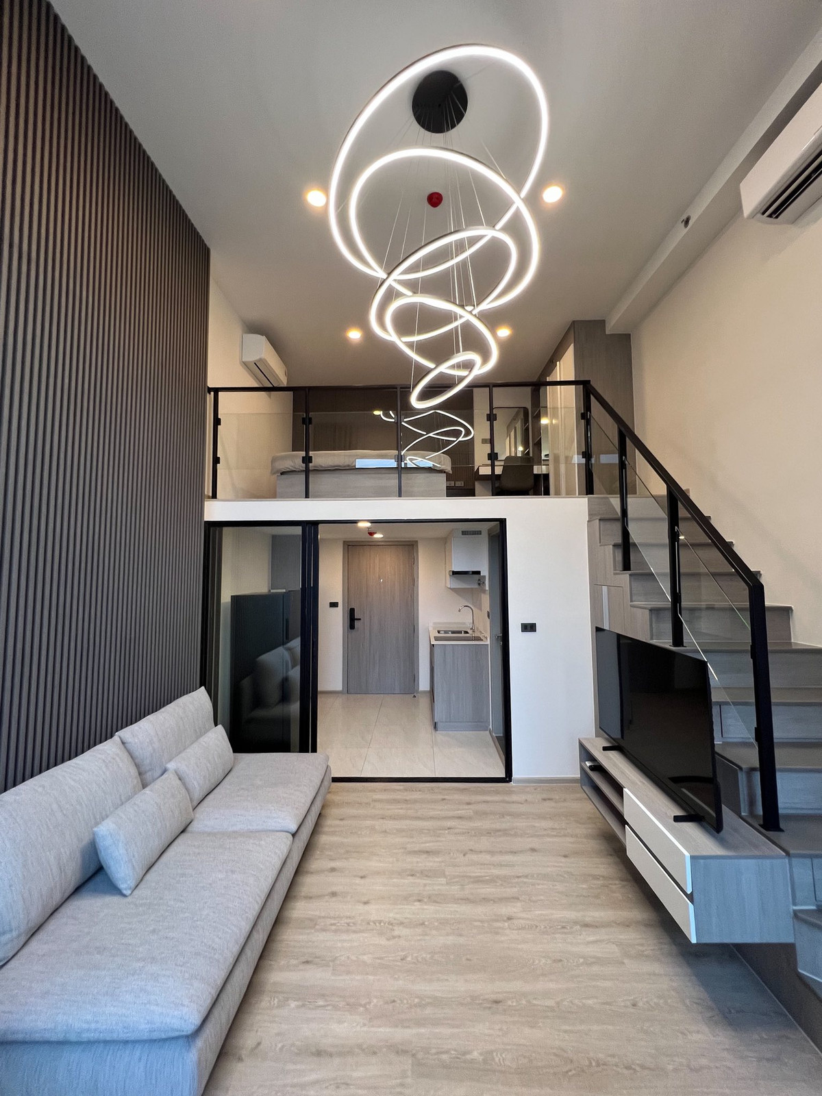 ให้เช่าคอนโดรัตนาธิเบศร์ สนามบินน้ำ พระนั่งเกล้า : 🏢✨ ให้เช่า Origin Plug & Play สิรินธร 📍 ใกล้ MRT สิรินธร 350 ม. Space ห้องโถงสูง 4.2 ม.