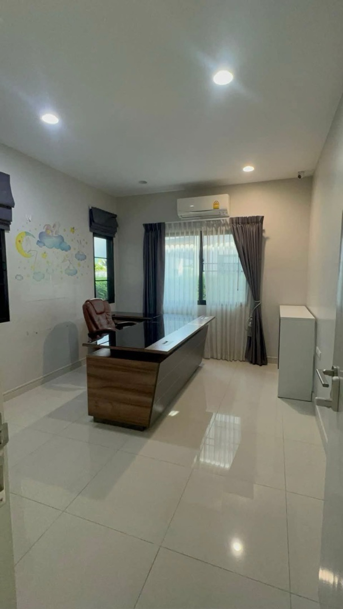 ให้เช่าบ้านปิ่นเกล้า จรัญสนิทวงศ์ : 🏡 ปล่อยเช่าบ้านเดี่ยว โครงการเศรษฐสิริ จรัญ–ปิ่นเกล้า
ทำเลดี ใกล้โรงพยาบาลศิริราช บนถนนเลียบรถไฟตลิ่งชัน เดินทางสะดวก