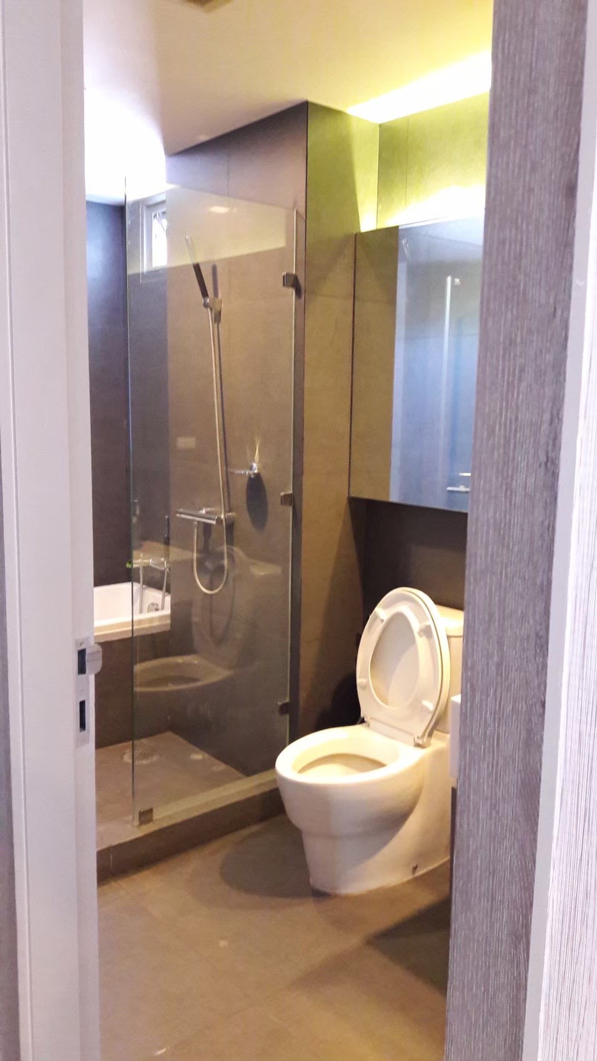 For SaleCondoSukhumvit, Asoke, Thonglor : Trapezo Sukhumvit 16 / 2 Bedrooms (SALE WITH TENANT), Trapezo Sukhumvit 16 / 2 Bedrooms (Sale with Tenant) BJ114