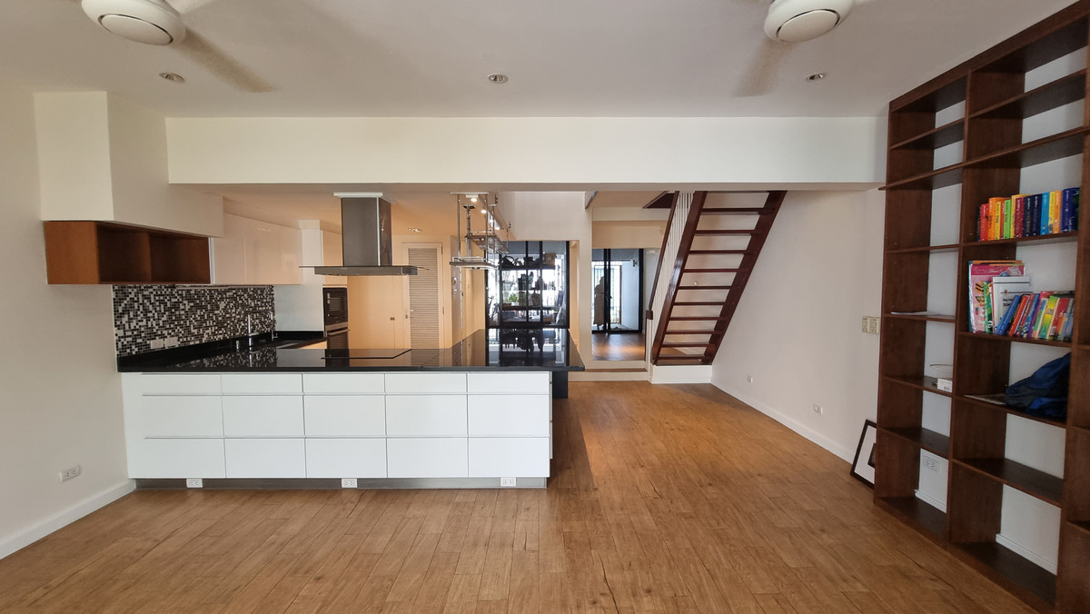 For SaleTownhomeSukhumvit, Asoke, Thonglor : Townhouse for sale, renovated, Thonglor, 4 bedrooms, 3 bathrooms, land size 30 sq m.