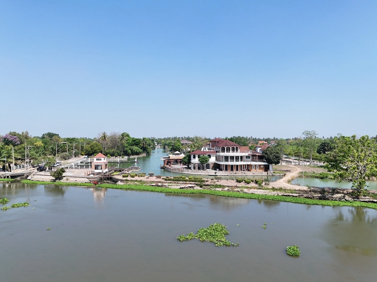 ขายบ้านพุทธมณฑล ศาลายา : 🏡 ขาย บ้านเดี่ยว 2 หลัง บนที่ดิน 365 ตร.ว. ติดทะเลสาบ วิวเชื่อมแม่น้ำท่าจีน | กฤษดา มานีน่า 27 ศาลายา พร้อมสระว่ายน้ำส่วนตัว