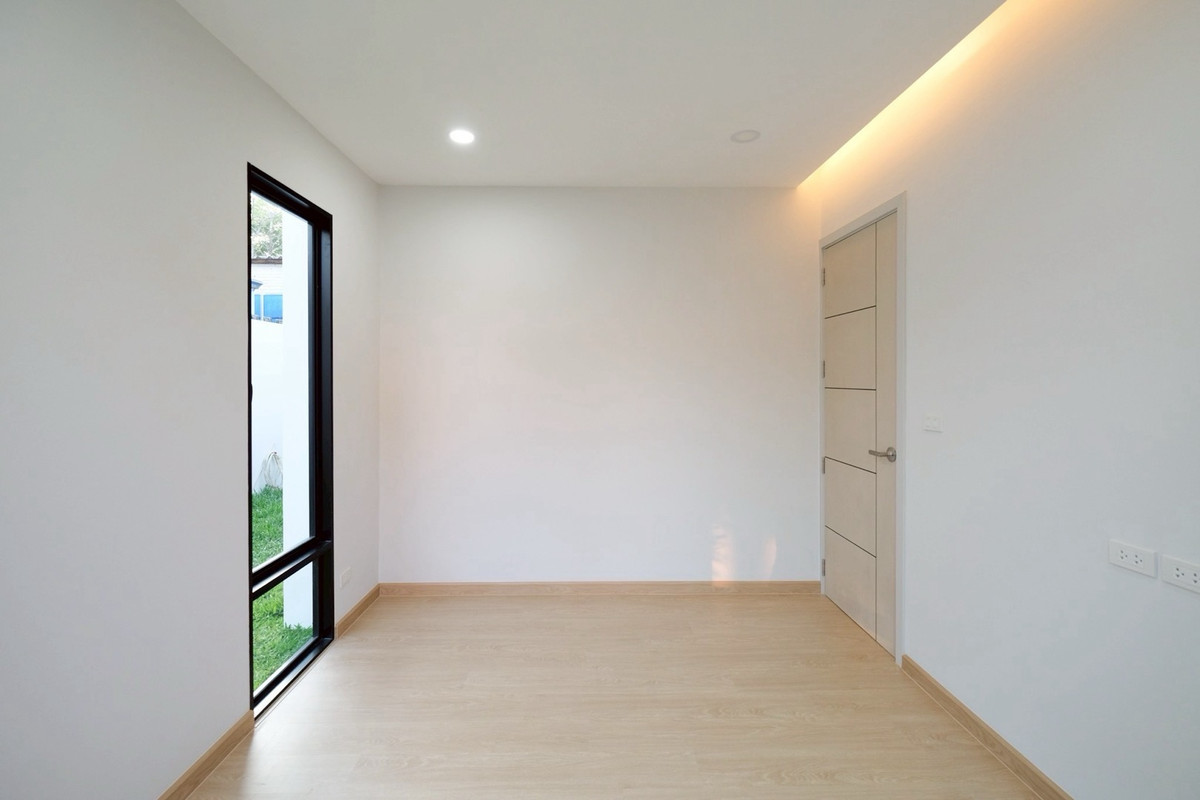 ขายบ้านลาดพร้าว101 แฮปปี้แลนด์ : บ้านเดี่ยวชั้นเดียว หลังริม 
หน้าบ้านไม่ชนกับใครค่ะ 