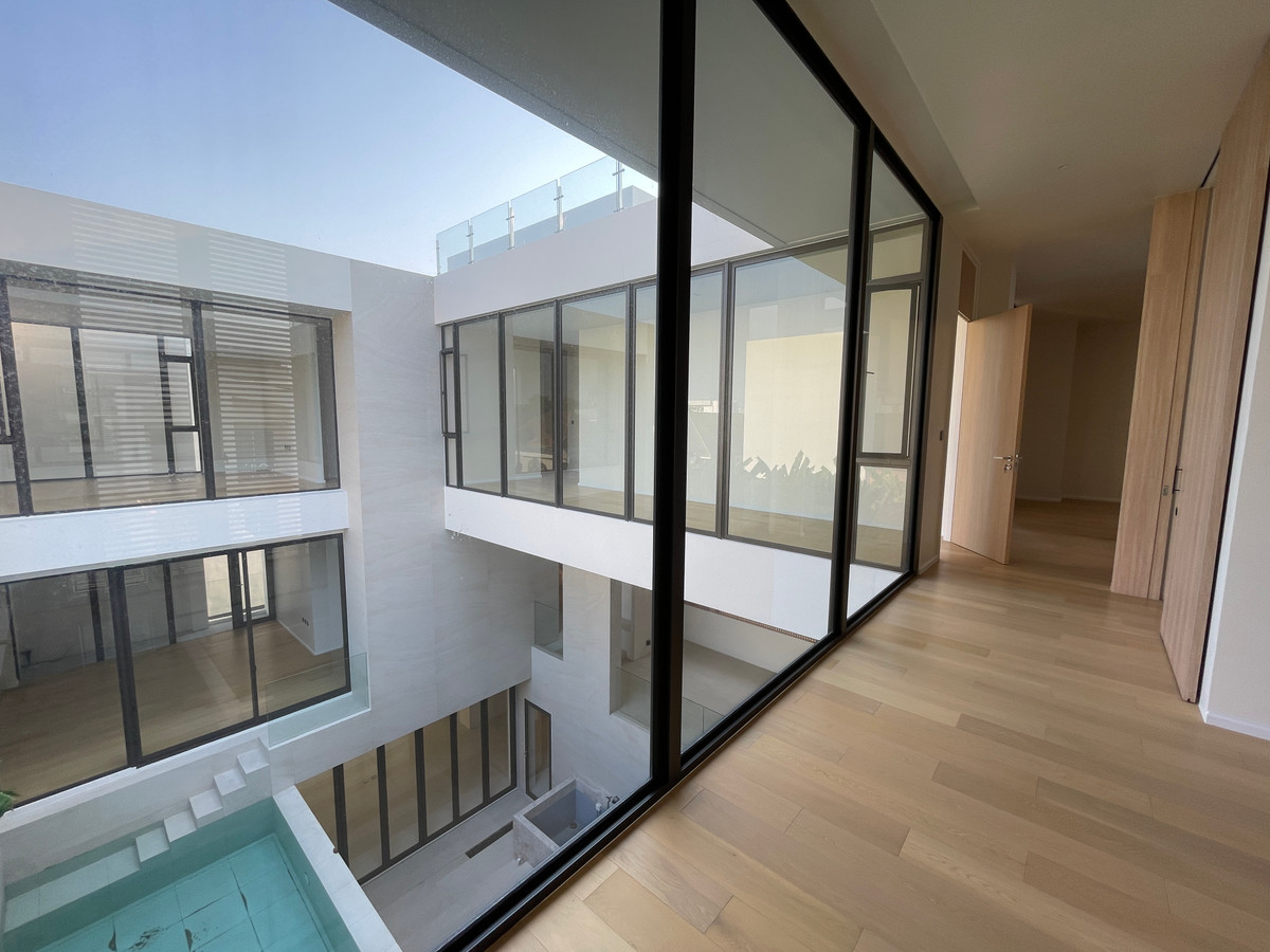 ขายบ้านเลียบทางด่วนรามอินทรา : 🔥 EXCLUSIVE PROMOTION 🔥โอกาสสุดท้ายในการครอบครองในราคาพิเศษที่สุด [ขาย] 💎 Ultra Luxury Show Unit | ELIVA Ekkamai - Eastville 💎 บ้านเดี่ยวหรู 3 ชั้น ดีไซน์ Mid-Century Modern — ความเป็นส่วนตัวสูงสุดเพียง 4 ยูนิตในโครงการ!