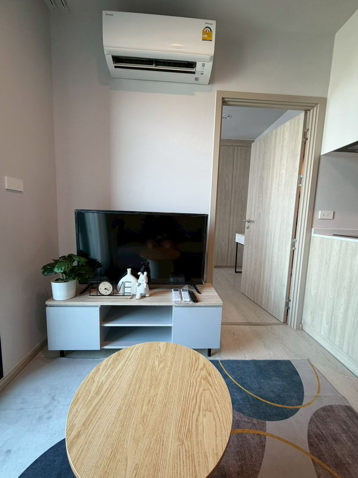 For RentCondoBangna, Bearing, Lasalle : Room for rent, 1 bedroom, 28 sq m, ready to move in, good location in Bangna area, walk 20 steps to Mega Bangna mall, NUE Mega Plus Bangna, New Mega Plus Bangna, new room, fully furnished.