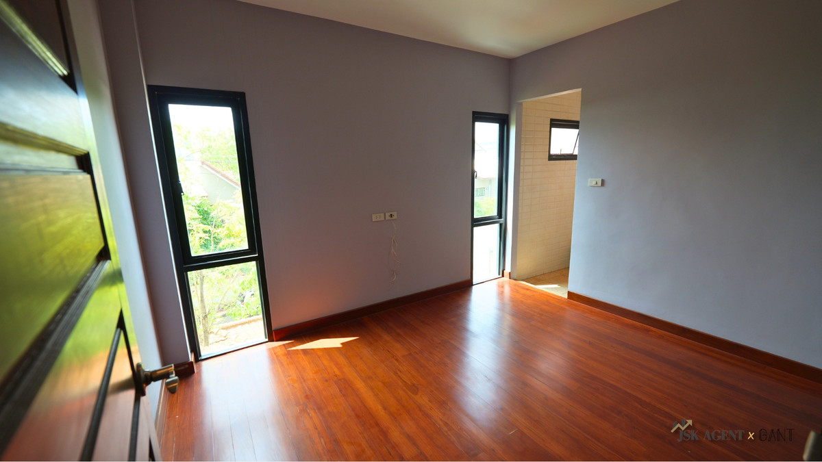 For SaleHome OfficeNonthaburi, Bang Yai, Bangbuathong : 3.5-Story Home Office in Narathip Village, near MRT Saimai Station (Gant-351)