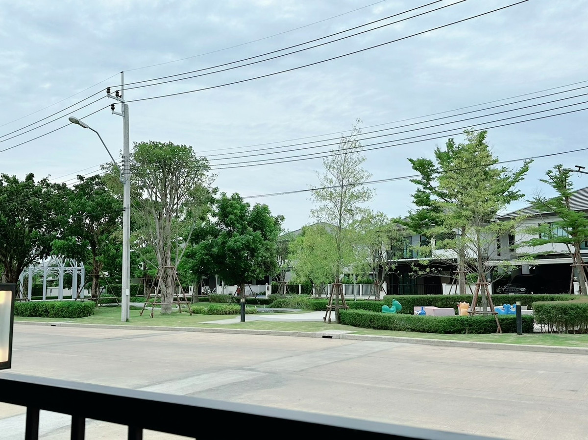 ขายบ้านสมุทรปราการ สำโรง : ขาย บ้านสวยบรรยากาศสวยน่าอยู่ ต่อเติมด้วยคุณภาพดี ทำเลดี โครงการดี อยู่หน้าสวนสวย+สนามเด็กเล่น ติดกับหอนาฬิกา Big Ben ถนนกว้าง เพื่อนบ้านดีซ้ายขวา ดีมาก เจอแบบนี้ ดีกว่าถูกหวย