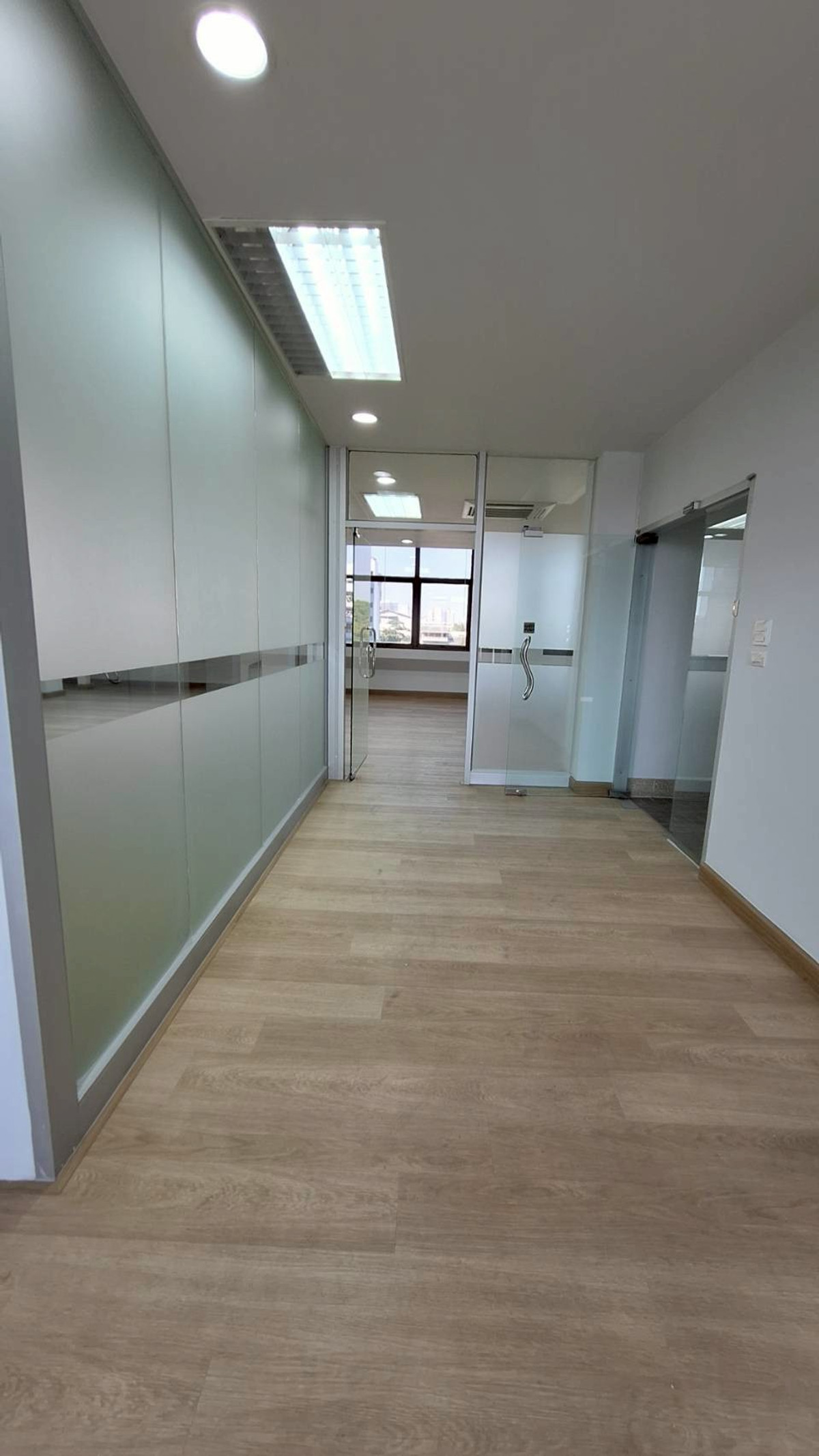 OfficeBangna, Bearing, Lasalle : Prime 7-Story Office Building for Sale/Rent – Strategic Front-Unit Location in Bangna-Trad 34