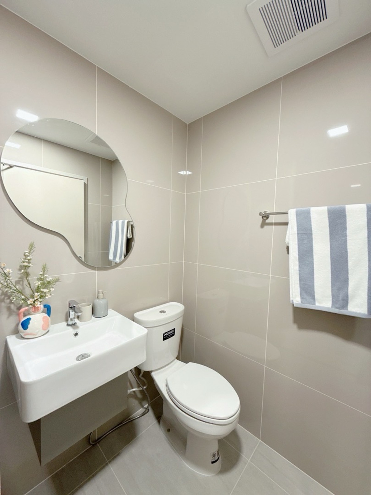 For SaleCondoKasetsart, Ratchayothin : 𝐂𝐎𝐁𝐄 Kaset Sripatum 𝐅𝐑𝐄𝐄 down payment 𝐎 baht, installments 𝟗,𝟓𝟎𝟎/month, new room from the project, best price.