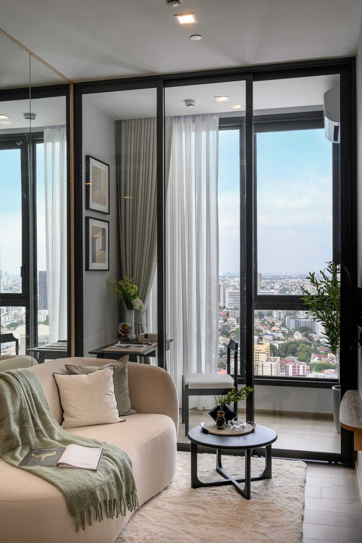 ให้เช่าคอนโดลาดพร้าว เซ็นทรัลลาดพร้าว : เช่า!! รหัส PR403 คอนโด The crest park residences