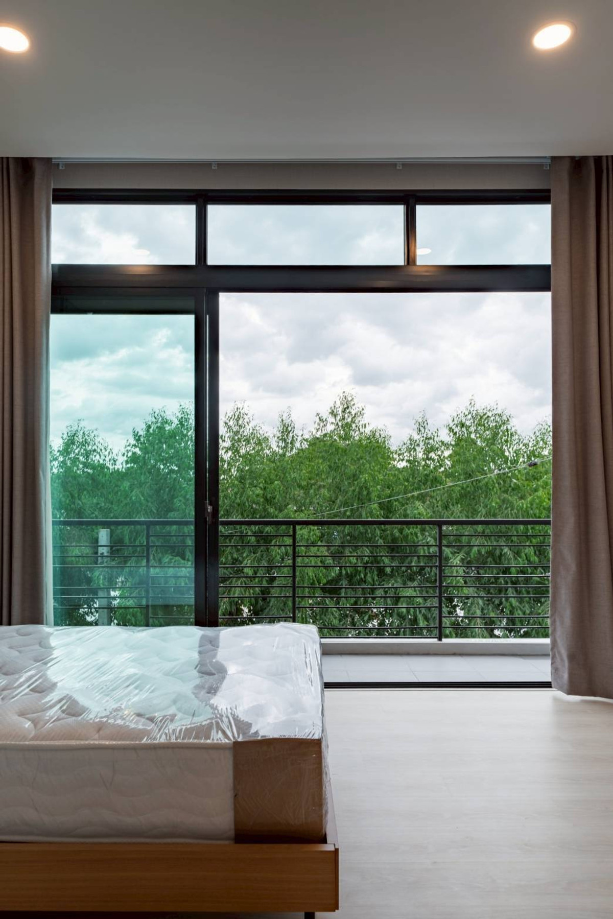 For RentTownhomePattanakan, Srinakarin : New house on the edge of the house for rent, move in immediately. Fully furnished, near Brighton College and Wellington College 🏫