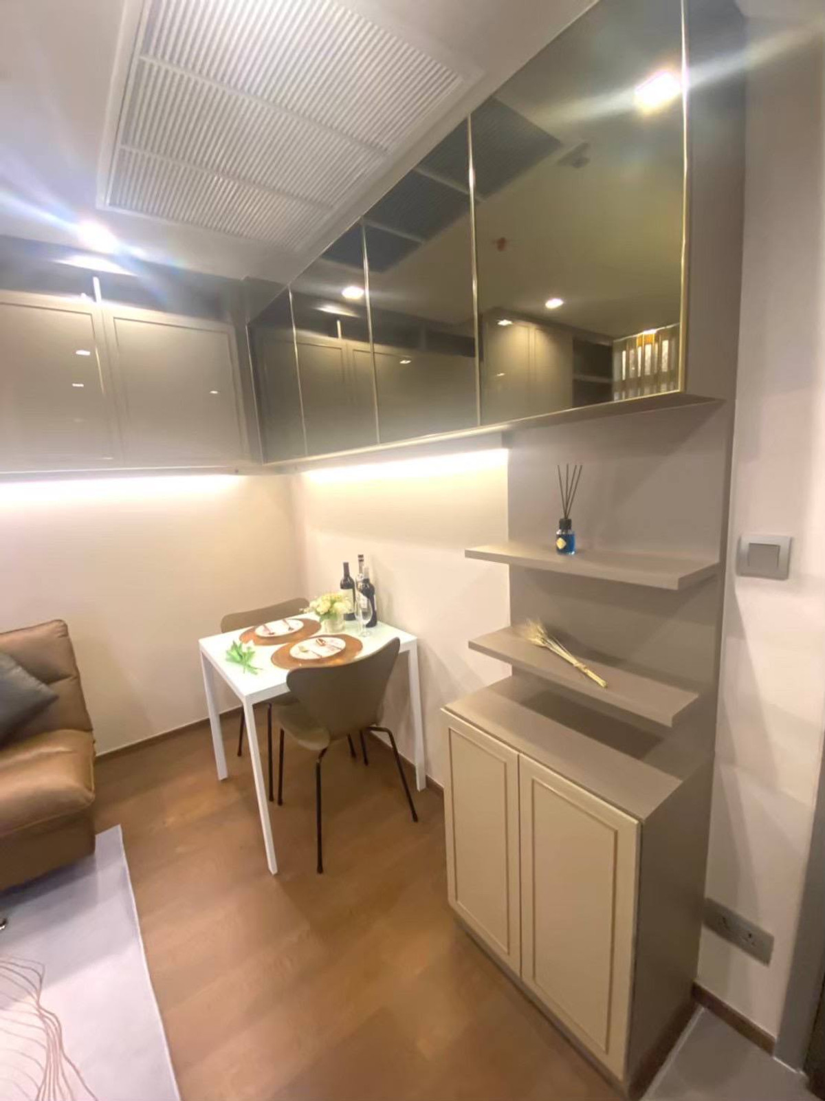 ให้เช่าคอนโดอารีย์ อนุสาวรีย์ : Ideo Q Victory【𝐑𝐄𝐍𝐓】🔥ภาพลักษณ์คมชัด สะท้อนความมั่นใจในทุกองค์ประกอบ🔥 ติดต่อไลน์ไอดี: @hacondo