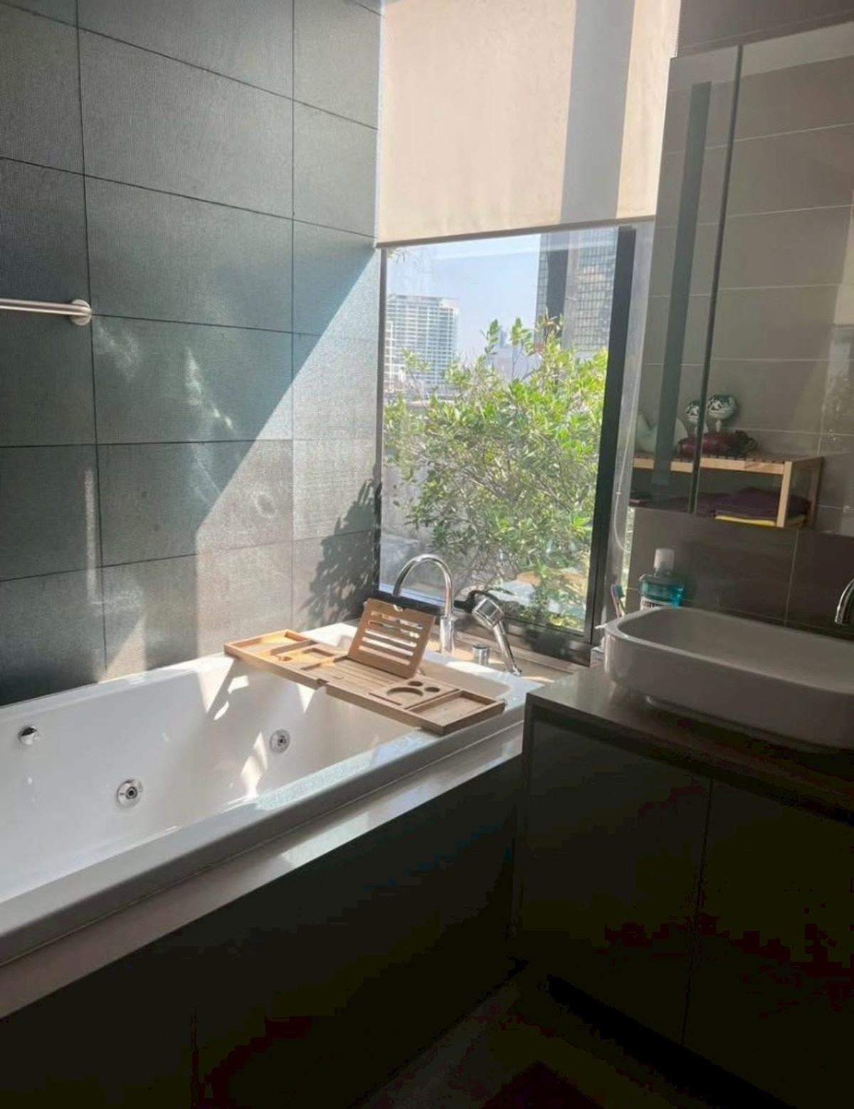 ให้เช่าคอนโดสีลม ศาลาแดง บางรัก : Luxury Condo for Rent Chong Nonsi | Pet-Friendly Luxury | Near BTS Chong Nonsi | 85,000 THB/Month | คอนโดหรูให้เช่า ช่องนนทรี เลี้ยงสัตว์ได้ หรูหรา ใกล้ BTS ช่องนนทรี 85,000 บาท/เดือน – LTH14796