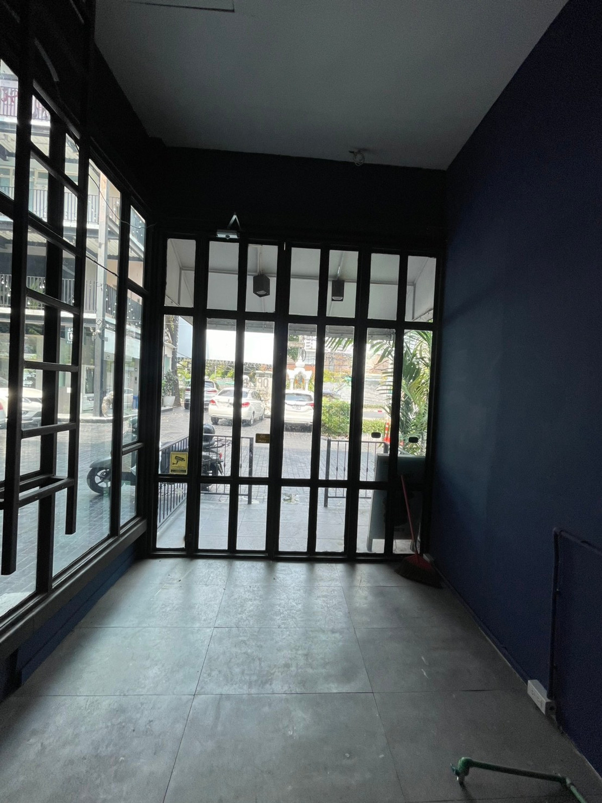 ให้เช่าร้านค้า/ตลาดนัดสุขุมวิท อโศก ทองหล่อ : For Rent พื้นที่ Retail หน้าริมถนนทองหล่อ ขนาดกะทัดรัด Near BTS Thonglor 16 Sq.m. เหมาะสำหรับธุรกิจที่ต้องการ Visibility สูงและต้นทุนเริ่มต้นไม่สูงในทำเลพรีเมียม