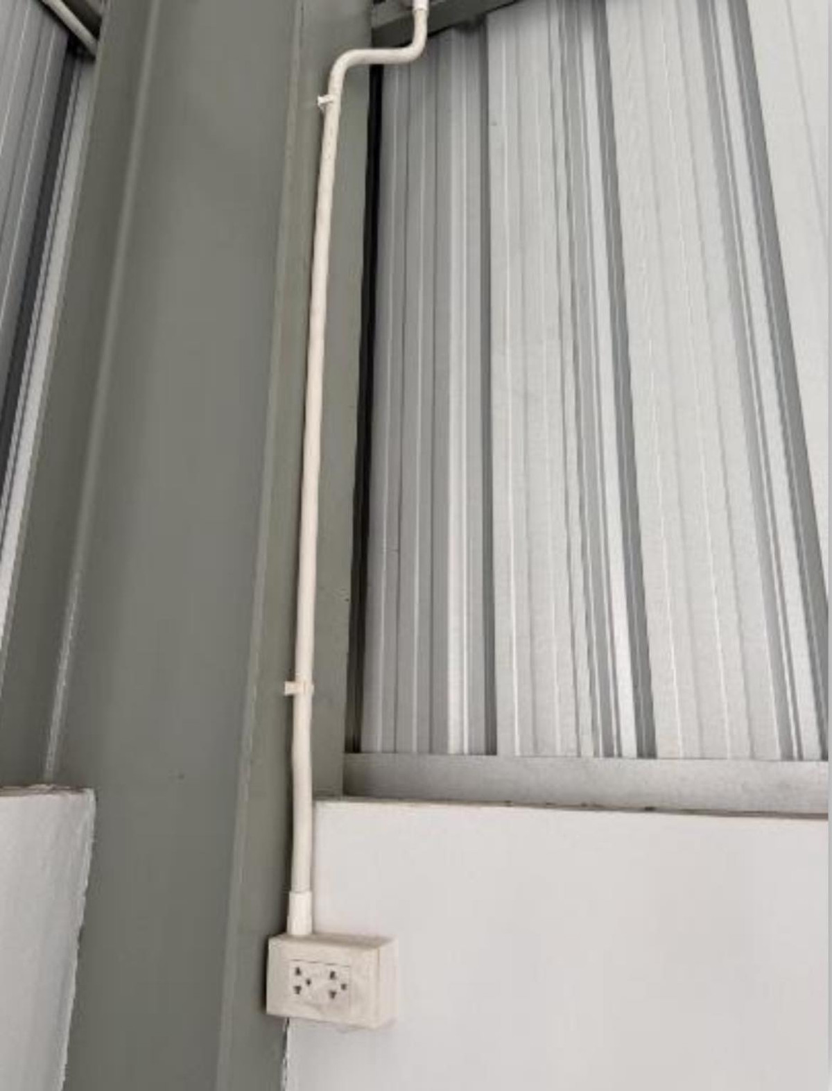 For RentWarehouseRama 2, Bang Khun Thian : Warehouse for rent, Rama 2, Bang Khun Thian (near Rama 2 Road), usable area 1,800 sq m, space to receive heavy items.