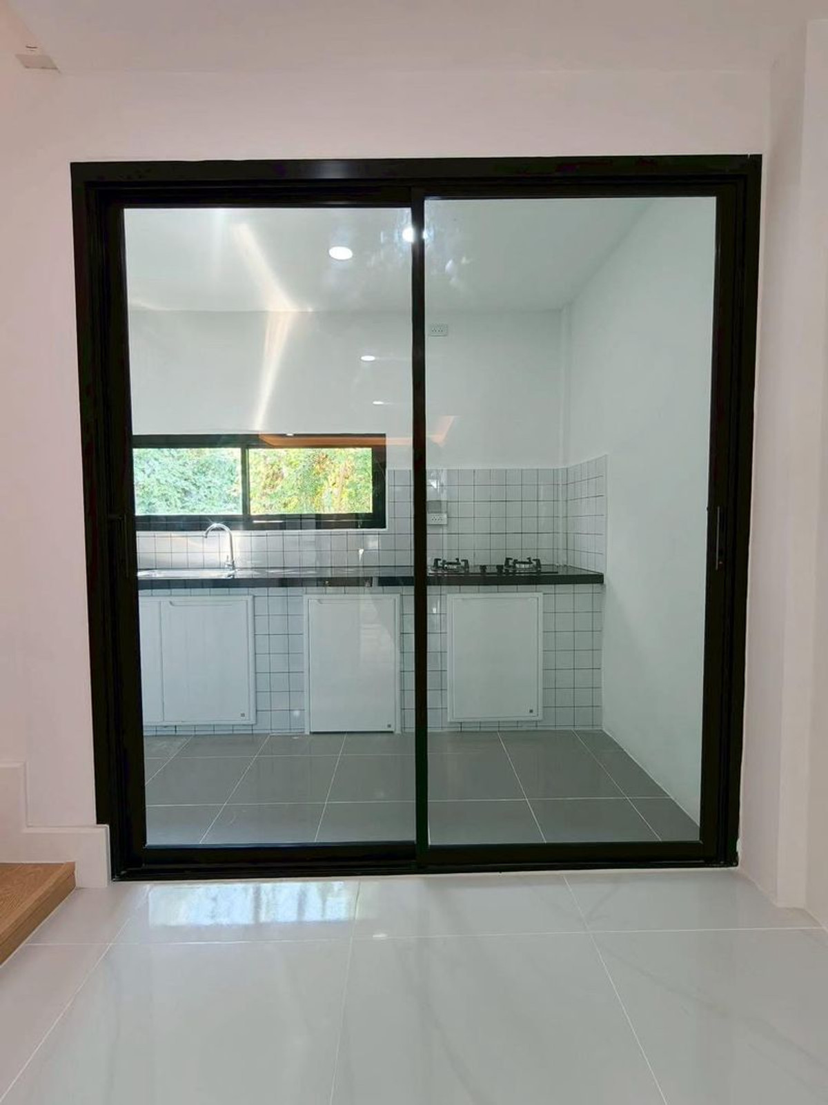 ขายทาวน์โฮมมีนบุรี-ร่มเกล้า : ขายทาวน์โฮม 2 ชั้น หมู่บ้านปรีชา 11 มีนบุรี (Preecha 11 Minburi) ขนาด 16 ตารางวา 2 ห้องนอน ใกล้ MRT สายสีชมพูสถานีเศรษฐบุตรบําเพ็ญ ตกแต่งใหม่ พร้อมอยู่ แขวงมีนบุรี เขตมีนบุรี กรุงเทพมหานคร