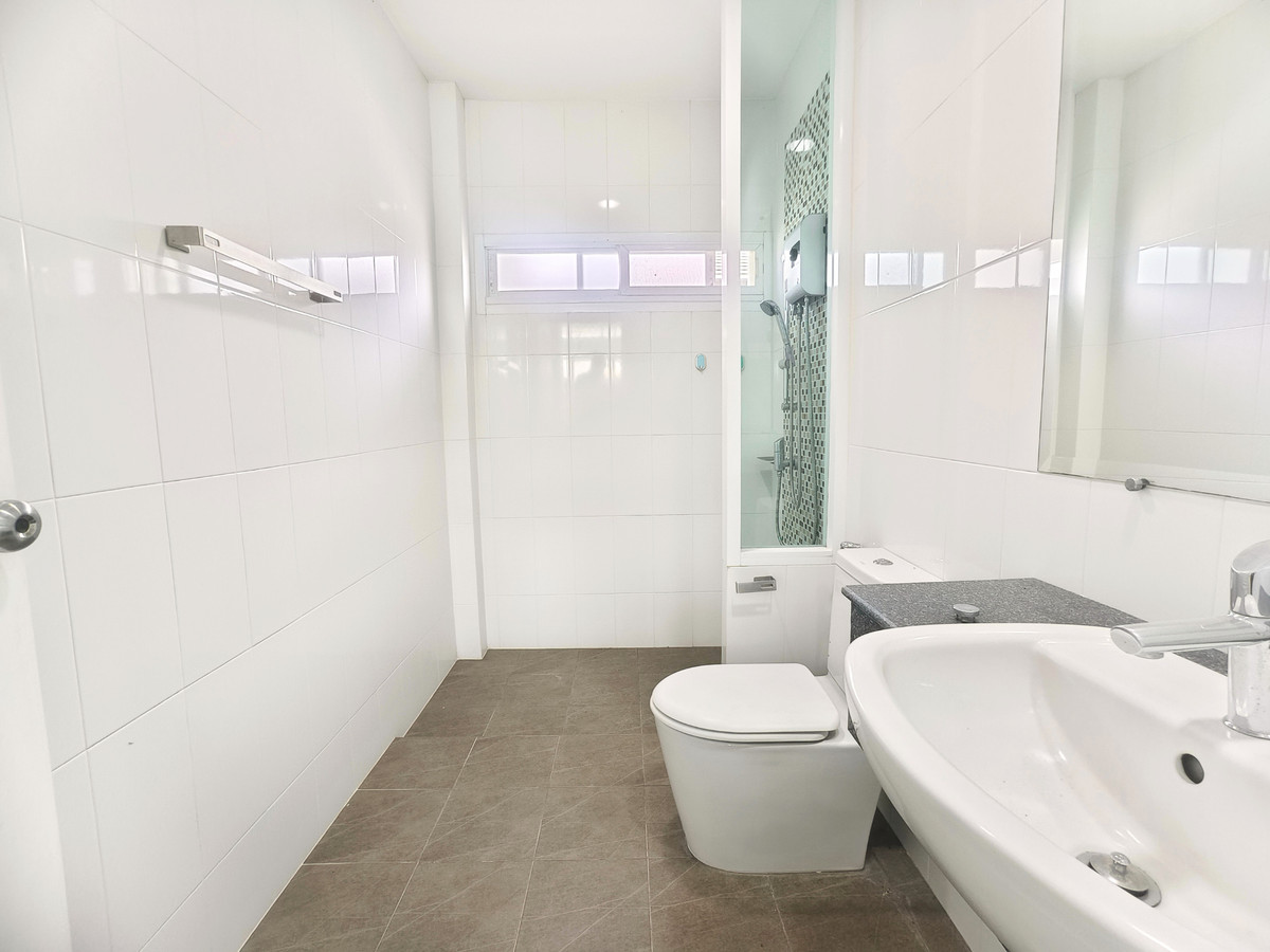 ขายบ้านมีนบุรี-ร่มเกล้า : ขาย บ้านเดี่ยว สัมมากร รามคำแหง162/1 ติดรถไฟฟ้า 4 ห้องนอน 3 ห้องน้ำ เพดานสูง double volume มีห้องนอนชั้นล่าง พร้อมตกแต่ง ค่าส่วนกลางถูก