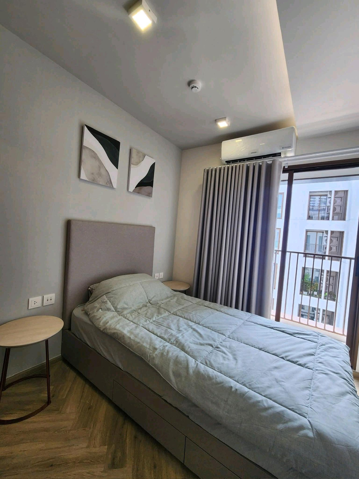 For RentCondoSukhumvit, Asoke, Thonglor : ✨ Minimal Luxury condo in the heart of Thonglor, corner room, pool view, good atmosphere, convenient travel ✨