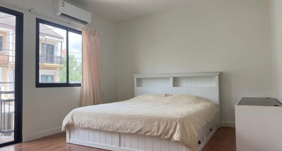 For RentTownhomePattanakan, Srinakarin : Townhome for rent, Time Home Rama 9 - Hua Mak, near The Mall Bangkapi and Rajamangala Stadium.