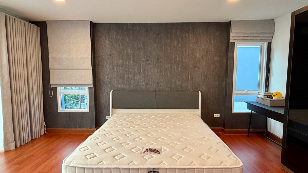 ให้เช่าอ่อนนุช อุดมสุข : บ้าน 3 ชั้น พร้อมเฟอร์นิเจอร์ ตกแต่งสวยงาม ให้เช่า ย่านอ่อนนุช-ศรีนครินทร์ ใกล้ปิงมาร์เช่ปาร์ค เพียง 800 เมตร