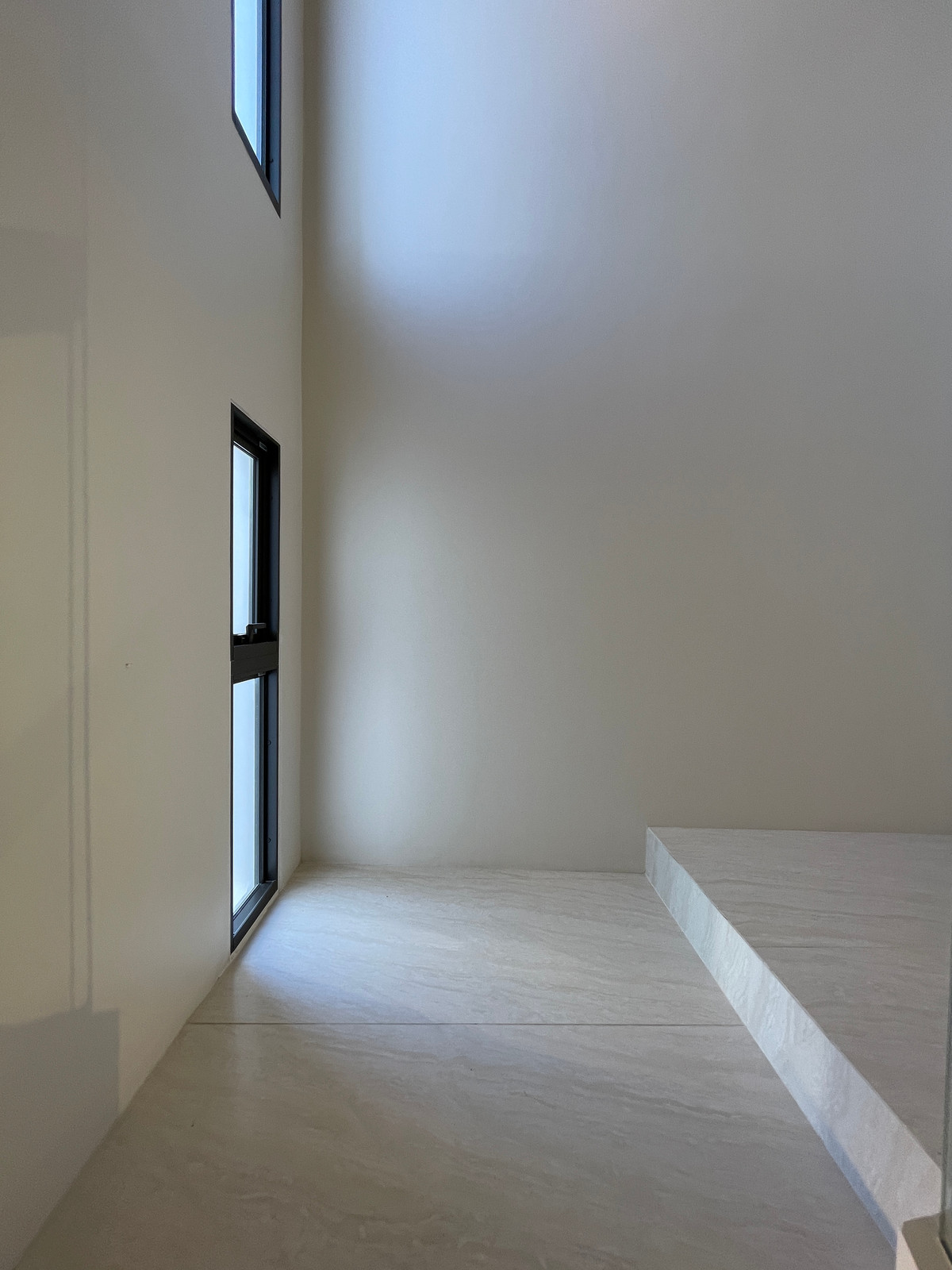 ขายบ้านเลียบทางด่วนรามอินทรา : 🔥 EXCLUSIVE PROMOTION 🔥โอกาสสุดท้ายในการครอบครองในราคาพิเศษที่สุด [ขาย] 💎 Ultra Luxury Show Unit | ELIVA Ekkamai - Eastville 💎 บ้านเดี่ยวหรู 3 ชั้น ดีไซน์ Mid-Century Modern — ความเป็นส่วนตัวสูงสุดเพียง 4 ยูนิตในโครงการ!