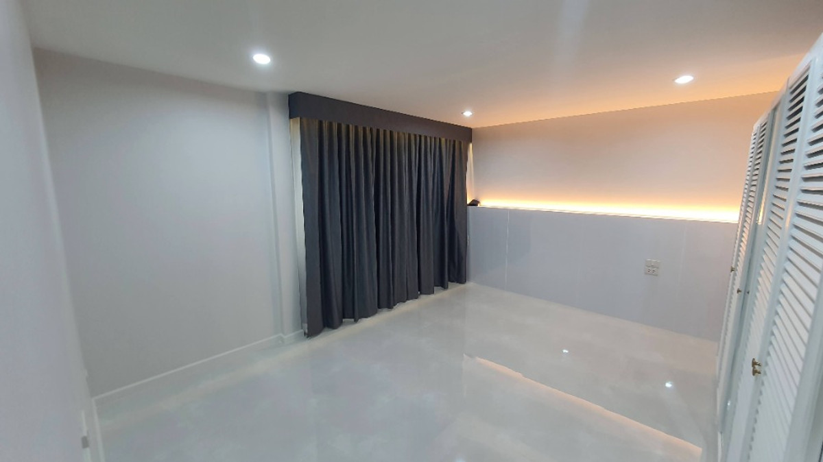 ให้เช่าบ้านโชคชัย4 ลาดพร้าว71 : บ้านเดี่ยว 2 ชั้น รีโนเวทใหม่ สไตล์โมเดิร์น ทำลเดี ให้เช่า ย่านลาดพร้าว-โชคชัย4 ใกล้โรงพยาบาลเปาโล โชคชัย 4 เพียง 2 กม.