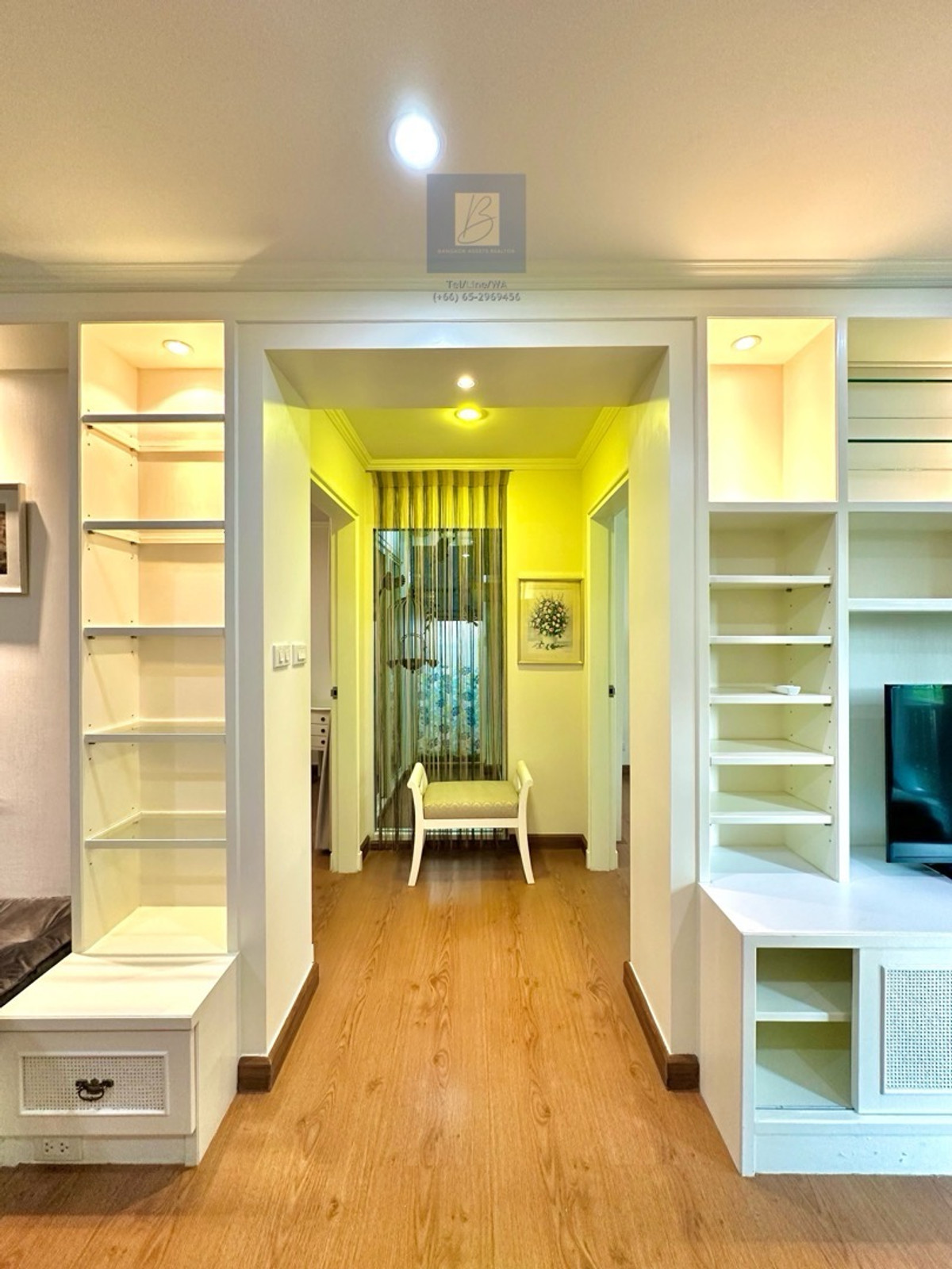 For RentCondoOnnut, Udomsuk : A low rise condo located only 350 meters from BTS Onnut station. Highly convenient. 