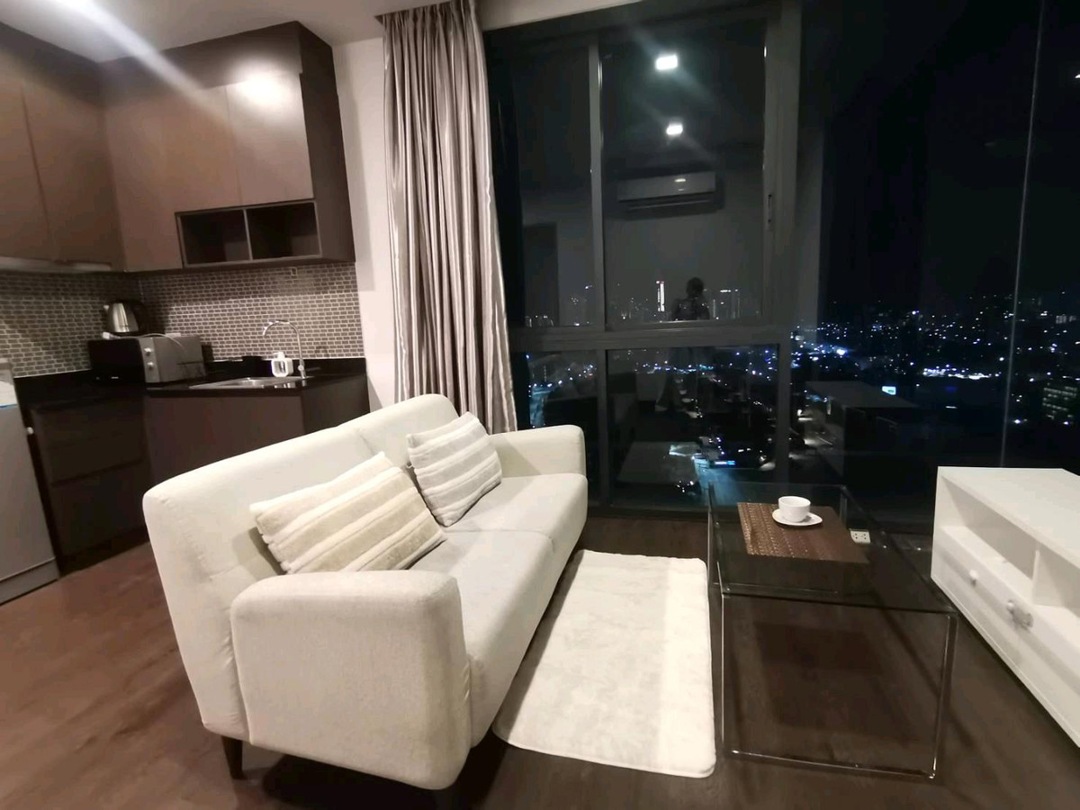 ให้เช่าคอนโดพัทยา บางแสน ชลบุรี สัตหีบ : Posh Pattaya​ ห้องมุม วิวทะเล+city