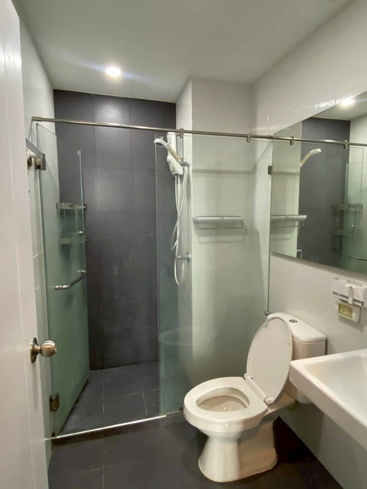 ให้เช่าคอนโดมีนบุรี-ร่มเกล้า : ✅ OGR167 ✅ Line : @p2nproperty